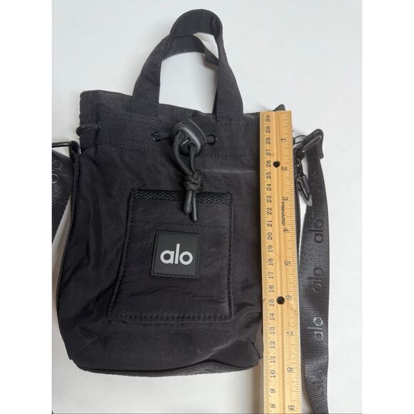 NWT Alo Yoga Crossbody Bucket Bag Black - Picture 8 of 14
